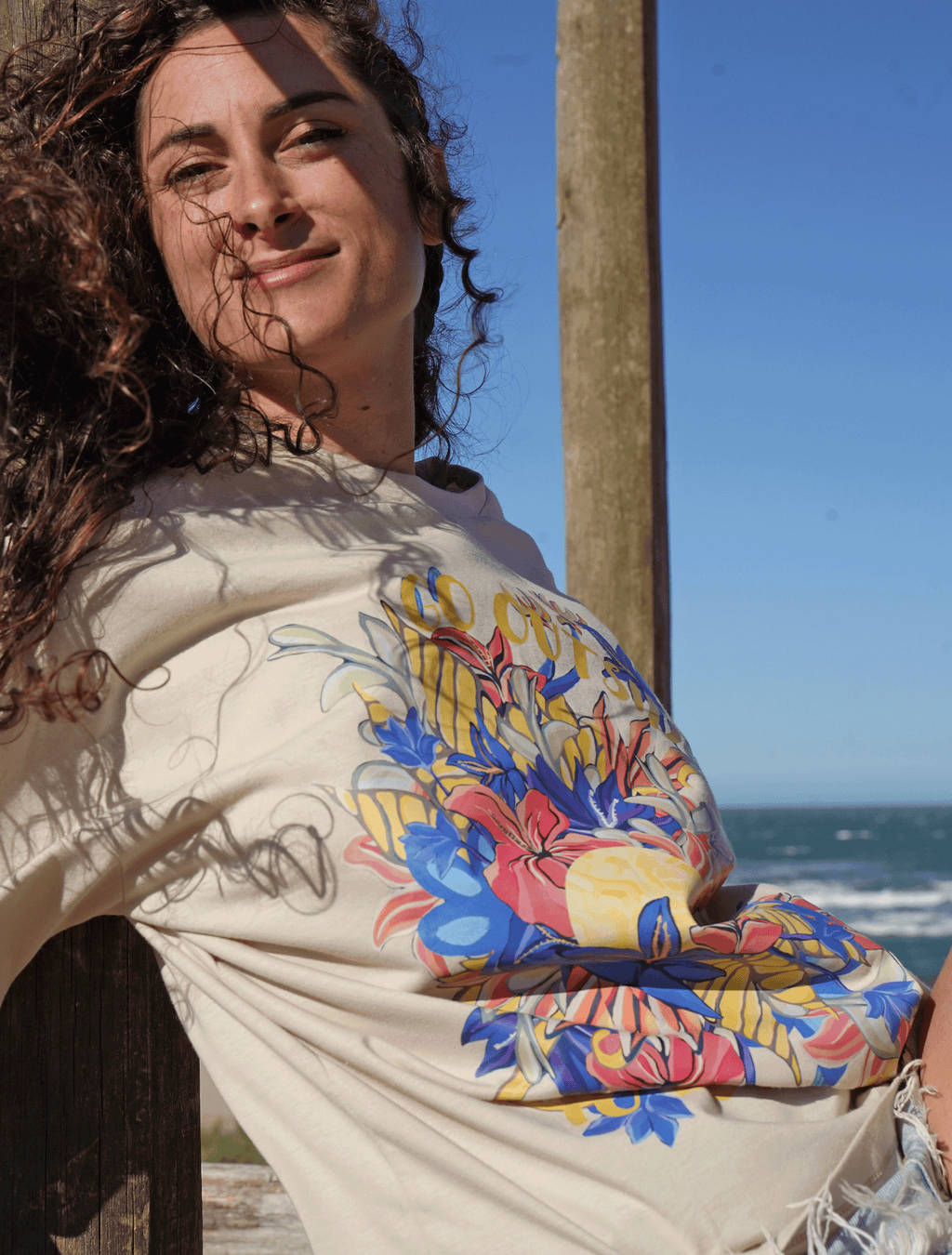 Remera Go outside to look inside